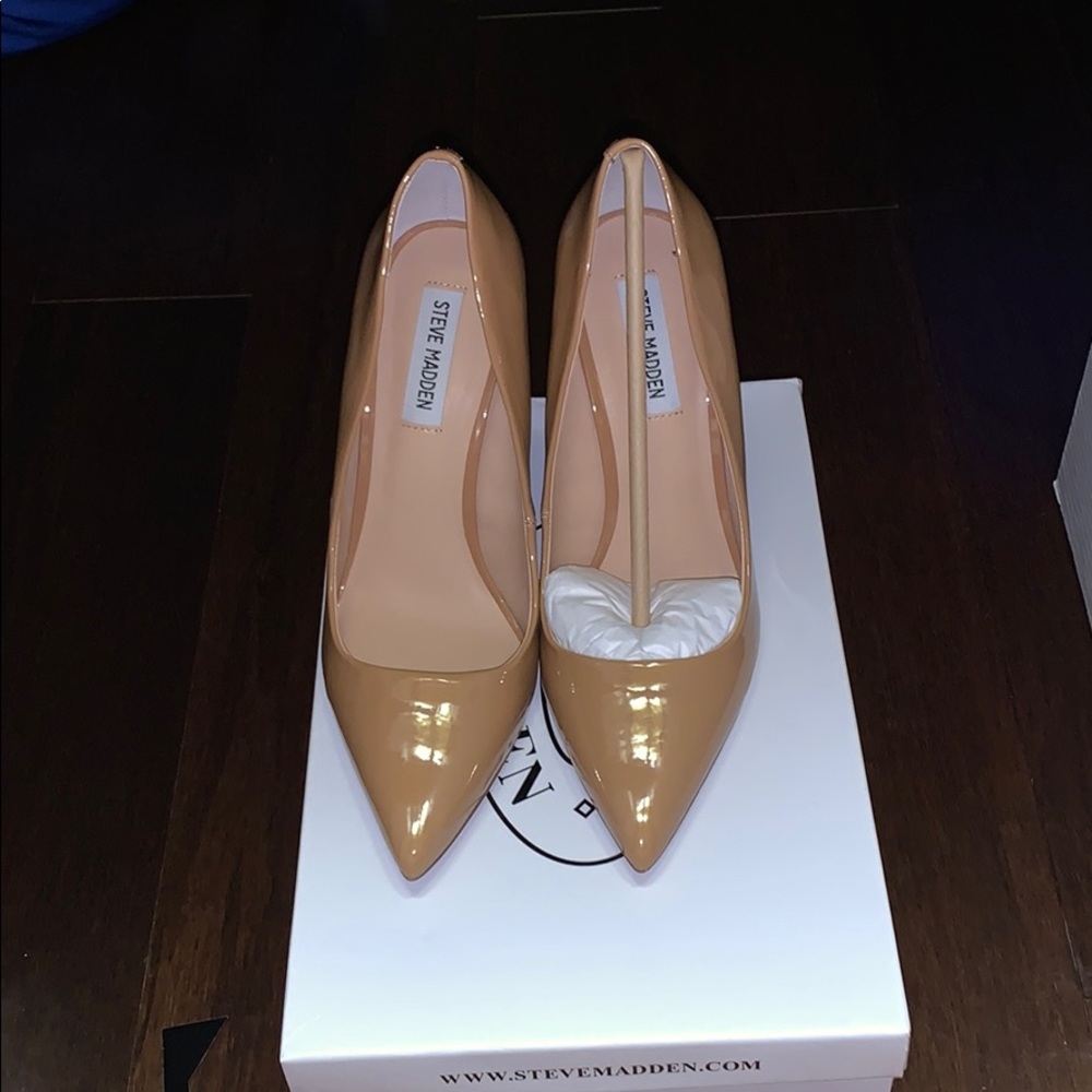 Steve Madden Daisie Camel heel